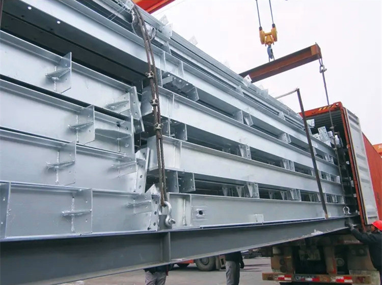 Chargement de r&eacute;cipient &agrave; palette en acier