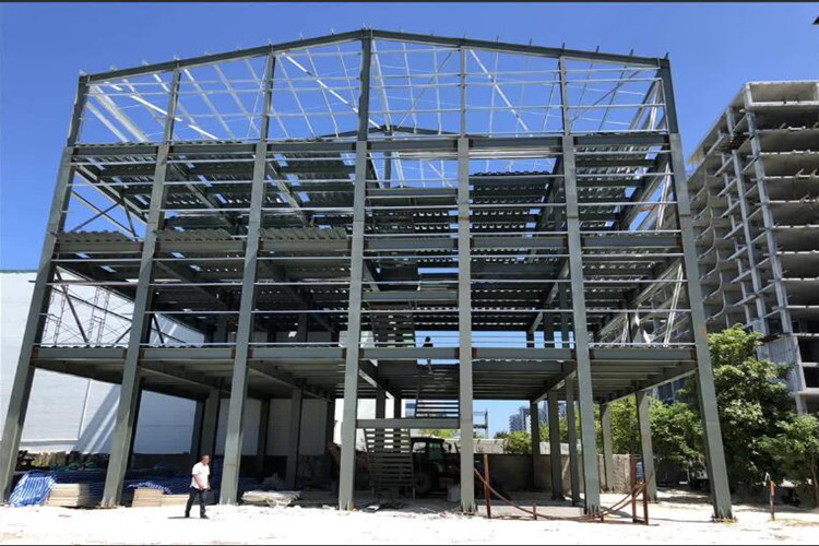 Structure en acier à cadre métallique pour entrepôt avec mezzanine