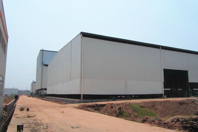 entrep&ocirc;t en acier