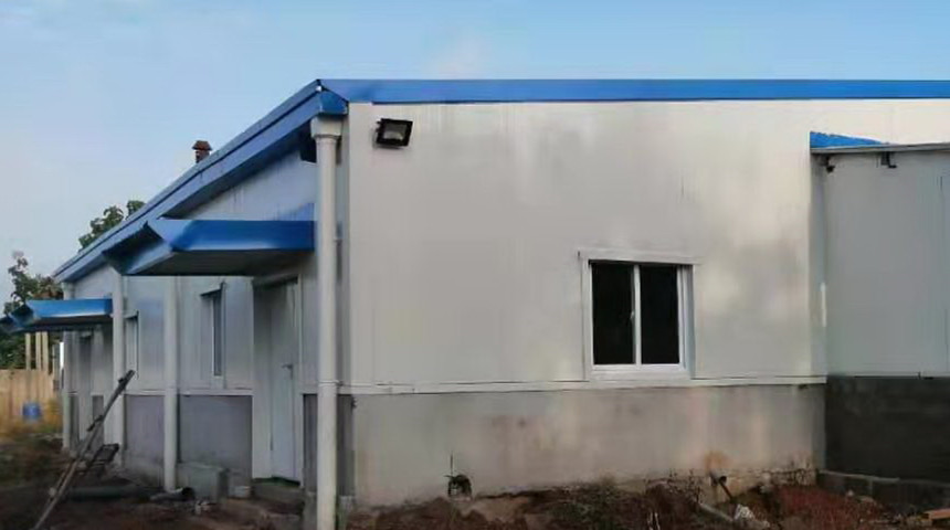 Maison d'&eacute;leveur de volaille