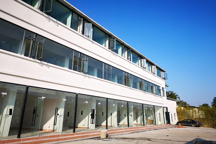 Entrep&ocirc;t de commerce &eacute;lectronique