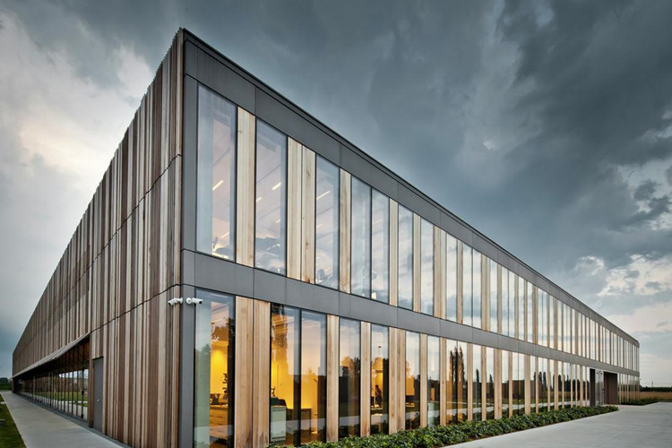 b&acirc;timent en acier