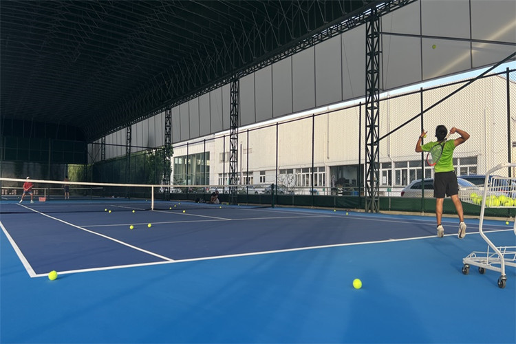 tennis int&eacute;rieur