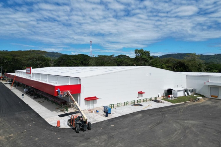 entrep&ocirc;t de structure m&eacute;tallique