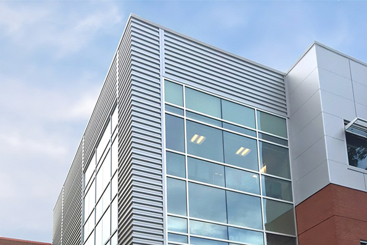 b&acirc;timent avec verre