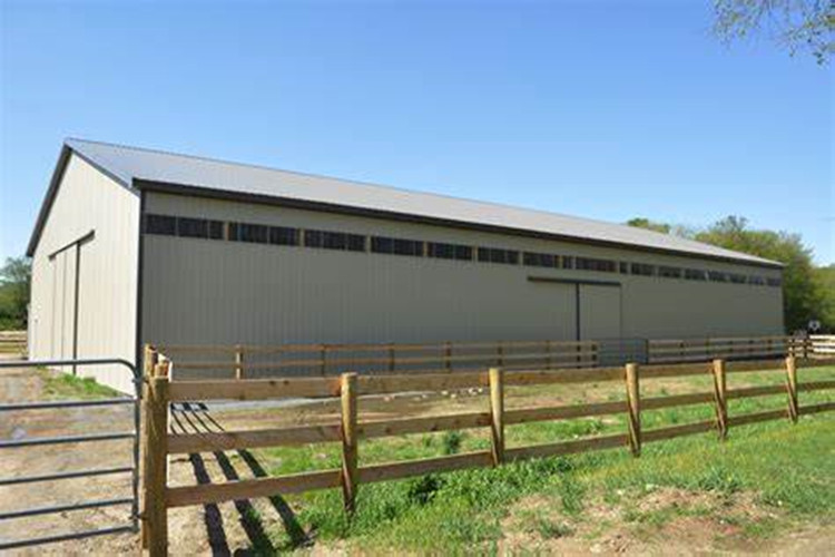 Arena d'&eacute;quitation d'int&eacute;rieur