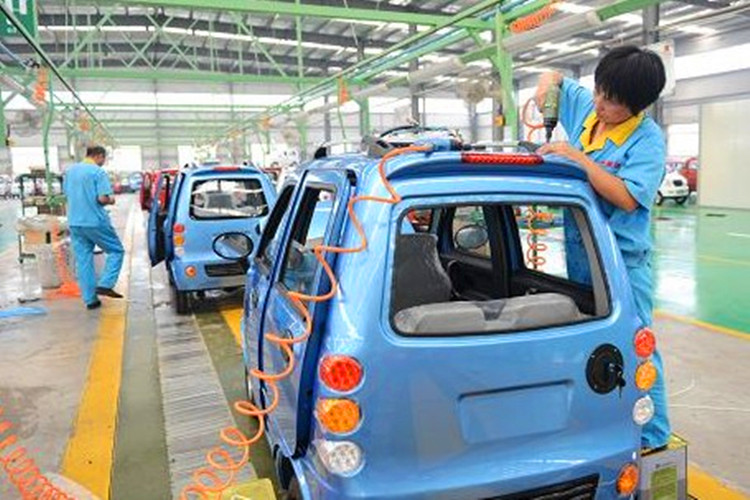 cha&icirc;ne de montage de voiture