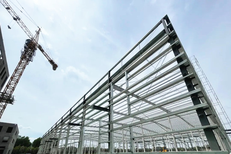 Des ateliers de structure en acier de 18 000 m² ont produit une maison en acier légère