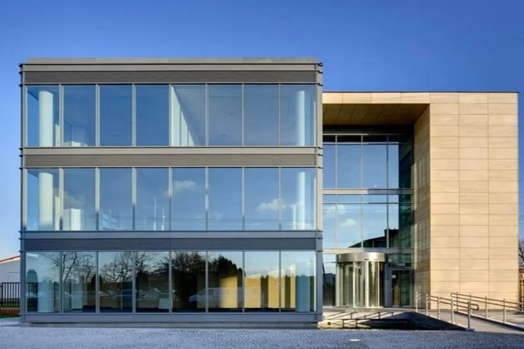Bâtiment de structure en acier avec mur rideau en verre pour projet commercial
