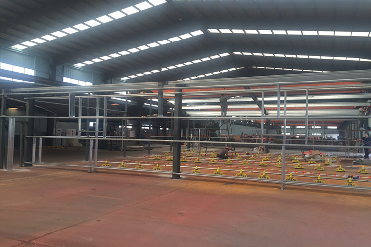 Ferme de poulet &agrave; la structure en acier