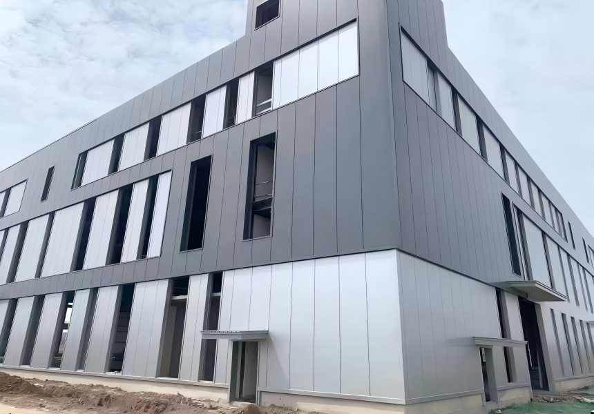 entrep&ocirc;t de panneaux m&eacute;talliques