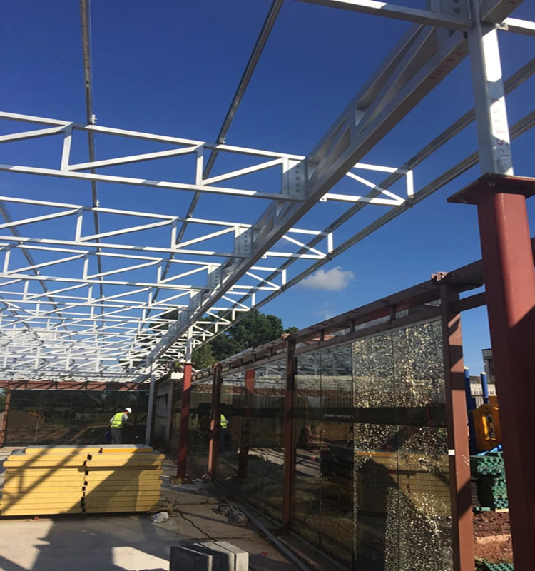 Cadre en acier &agrave; treillis