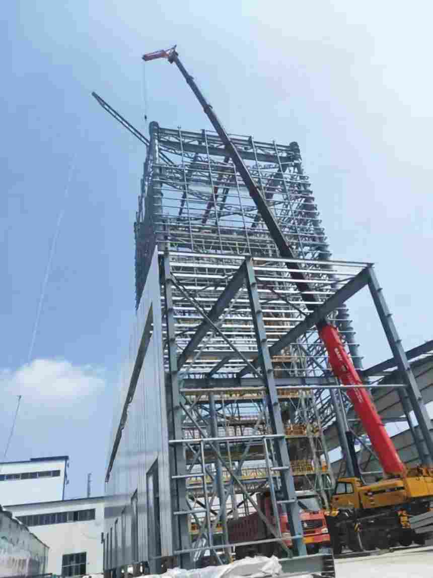 structure en acier &agrave; plusieurs &eacute;tages