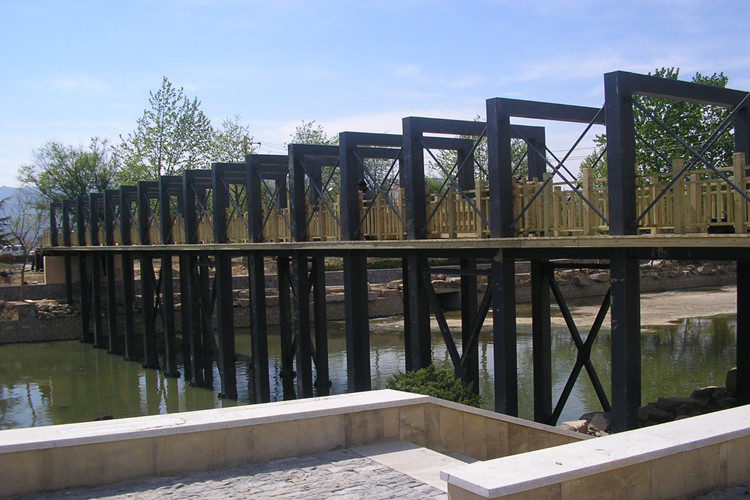Construction de ponts &agrave; structure m&eacute;tallique moderne